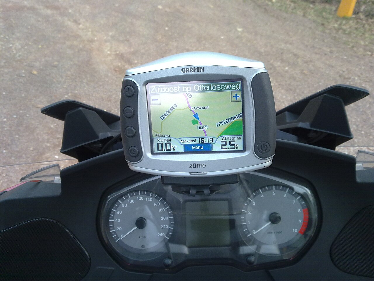 BMW R1200RT 오토바이에 장착된 가민 GPS